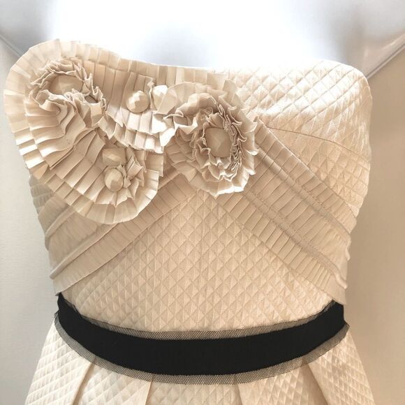 BCBGMaxazria strapless sweetheart quilted cream mini dress woman’s size 2 - Picture 3 of 11